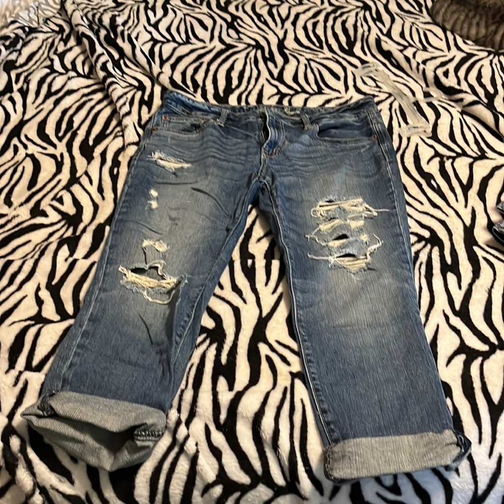 American Eagle capris. Distressed. Size 10